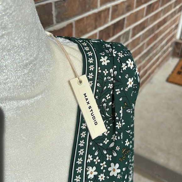 NWT Max Studio Floral Blouse - Picture 4 of 7